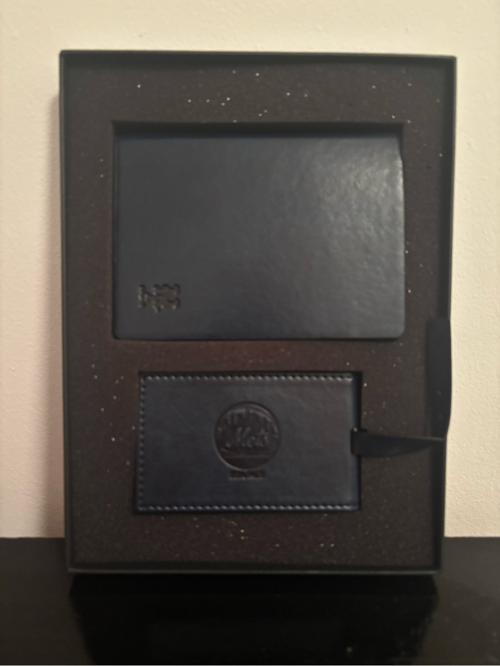 NY Mets passport holder and luggage tag